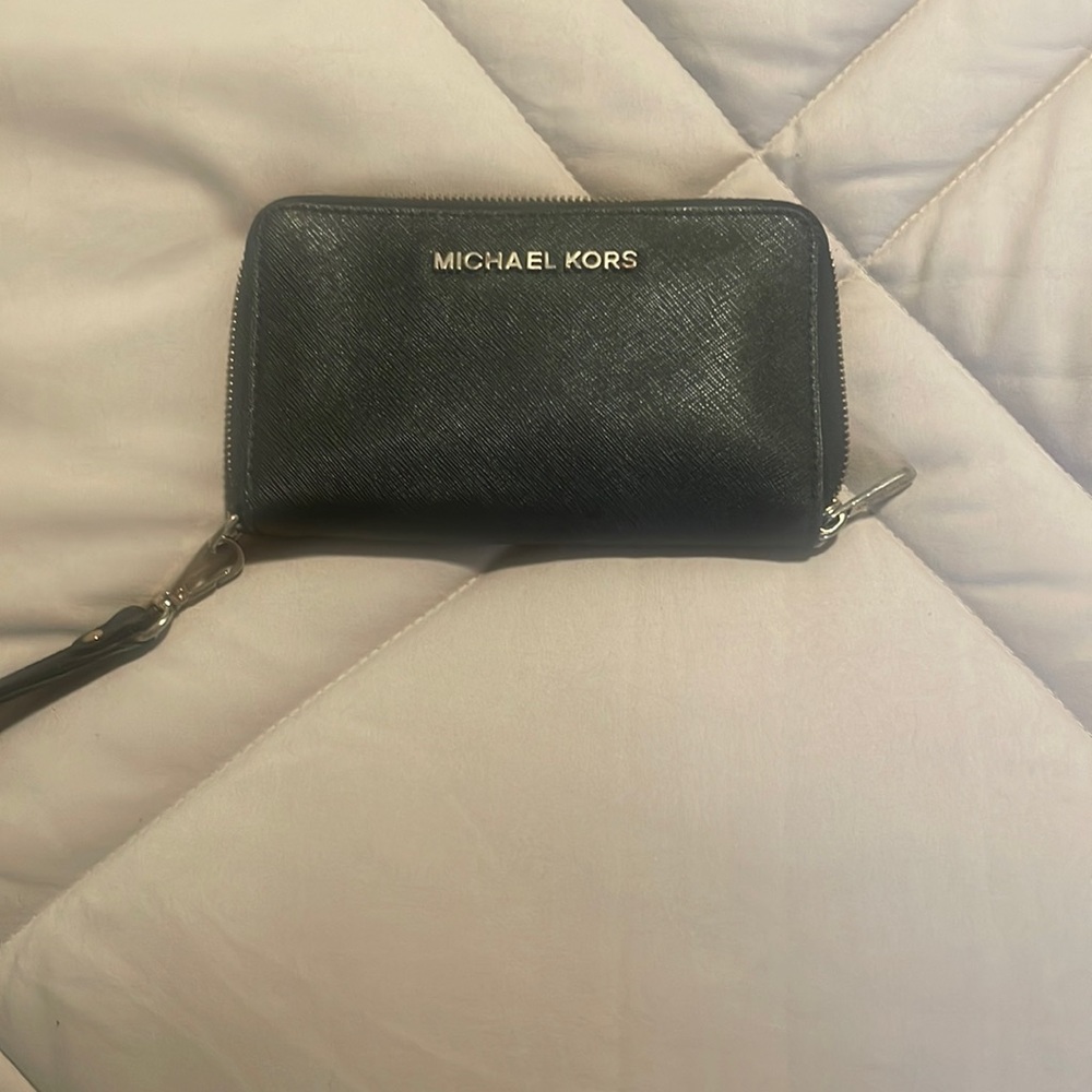 Michael Kors wristlet barley used- like new condition
